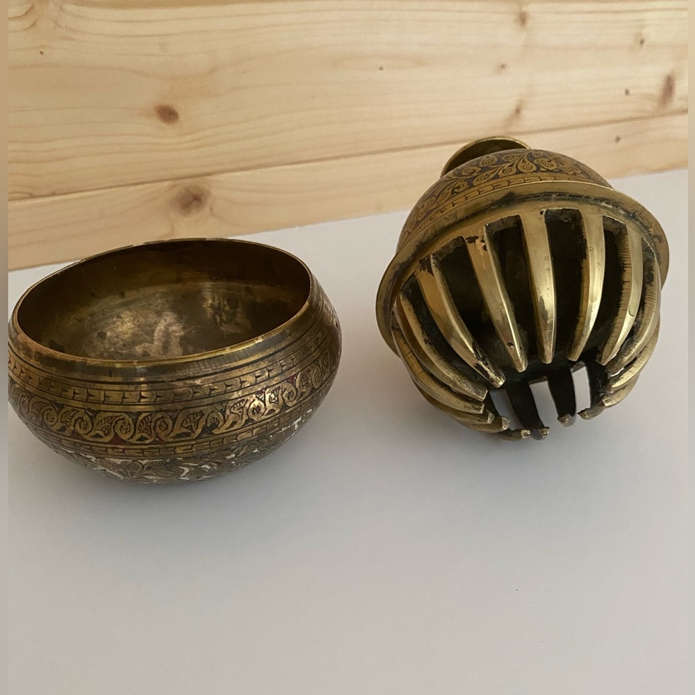 SOLD Vintage Elephant Claw Temple Bell & Stand Brass Floral Shamrock Boho Spirit - Picture 5 of 11